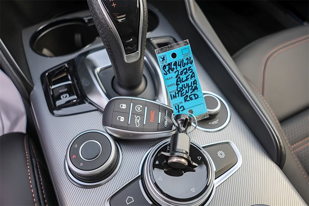 New 2025 Alfa Romeo Giulia Intensa w/ Driving Assist Package image 31