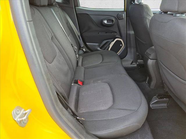 Used 2016 Jeep Renegade Latitude FWD image 18