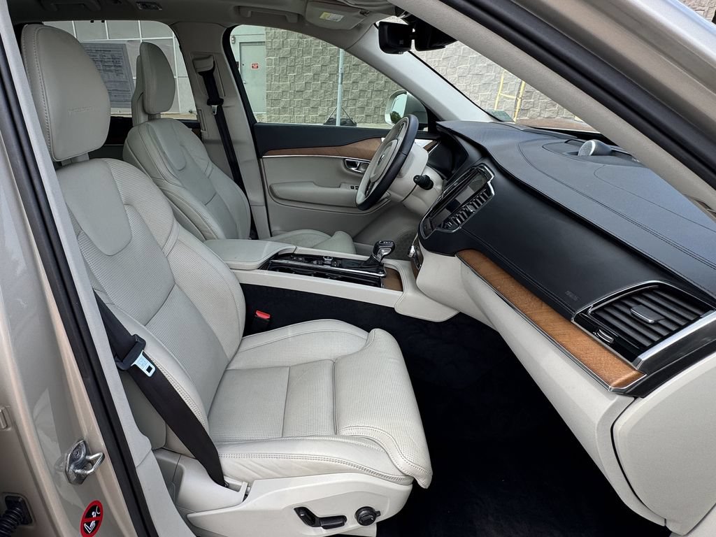 Used 2016 Volvo XC90 T6 Inscription w/ Vision Package AWD/4WD image 39