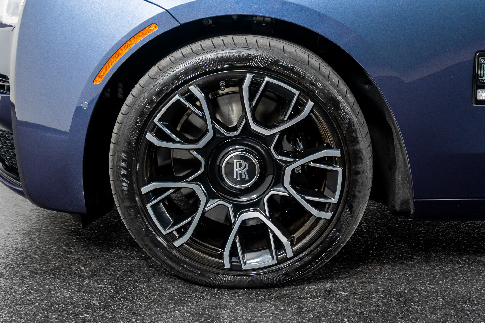 Used 2024 Rolls-Royce Ghost Black Badge w/ Black Badge Ghost Package image 18
