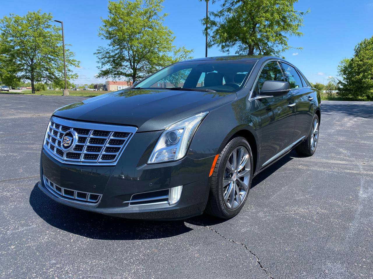 Used 2013 Cadillac XTS Luxury FWD image 1