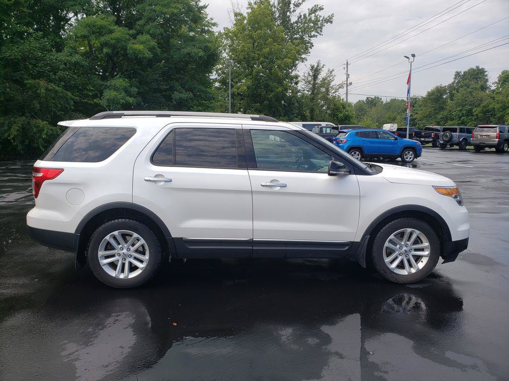 Used 2014 Ford Explorer XLT w/ Equipment Group 202A FWD image 4
