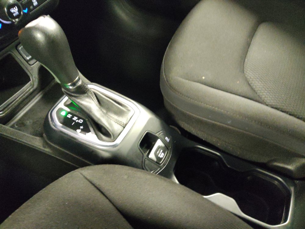 Used 2020 Jeep Renegade Altitude FWD image 26