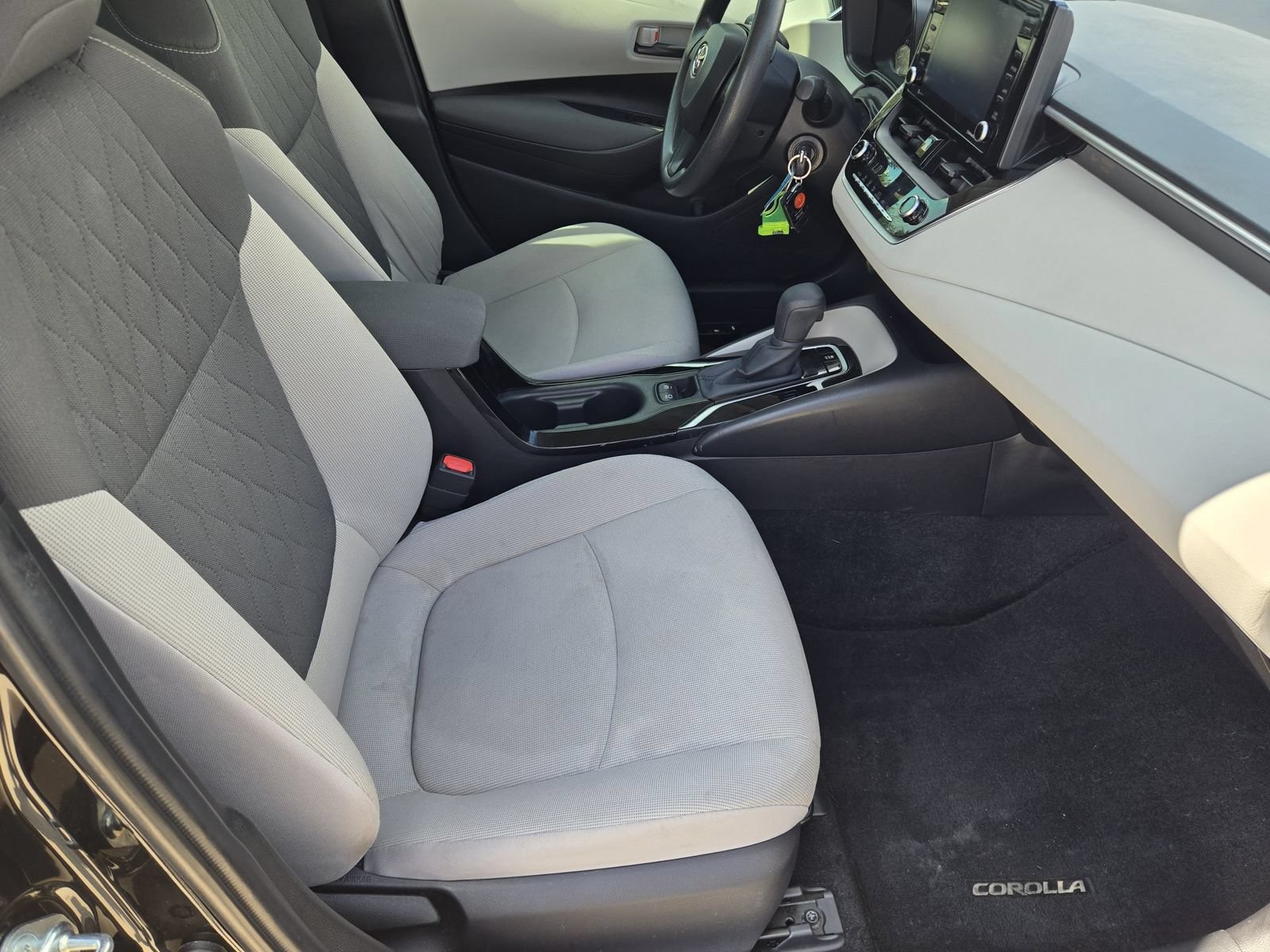 Used 2022 Toyota Corolla LE FWD image 14