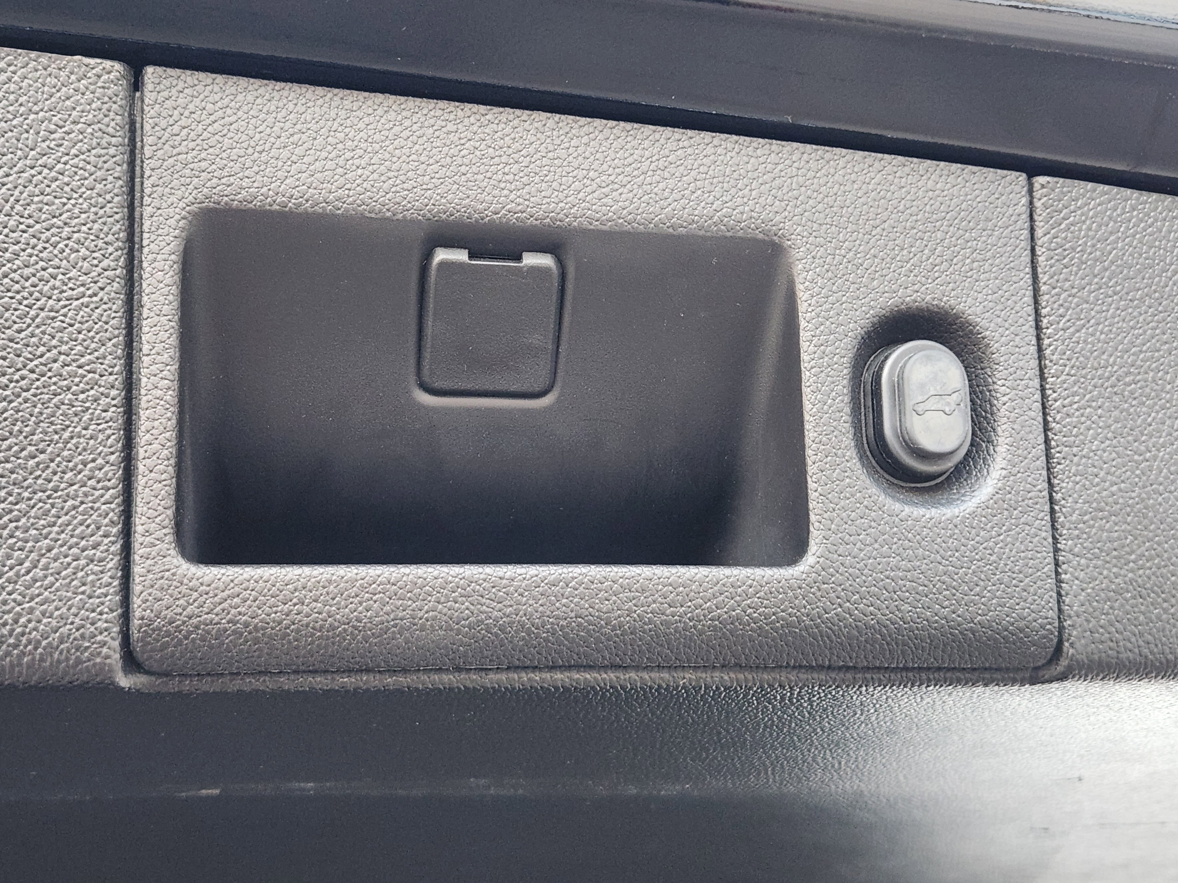 Used 2017 GMC Yukon Denali w/ Open Road Package image 35