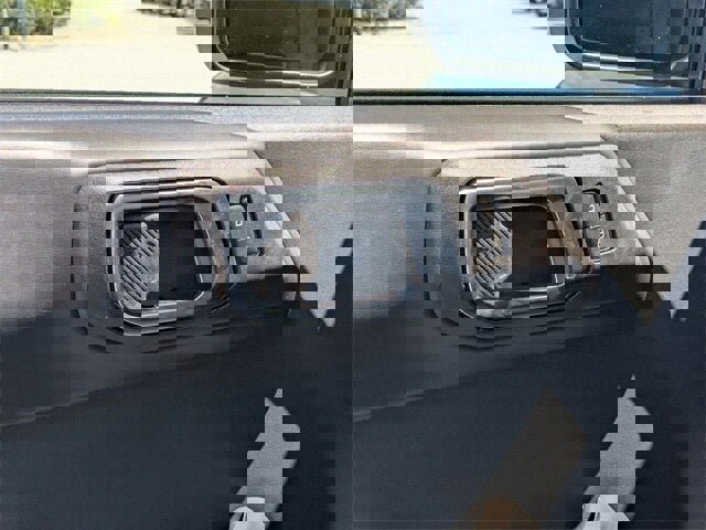 New 2025 Ford Bronco Badlands image 12
