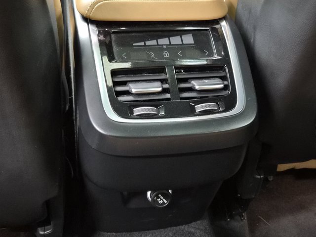 Used 2020 Volvo XC60 T6 Inscription w/ Protection Package Premier image 15