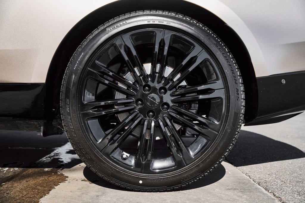 Used 2026 Land Rover Range Rover Long Wheelbase SE image 17