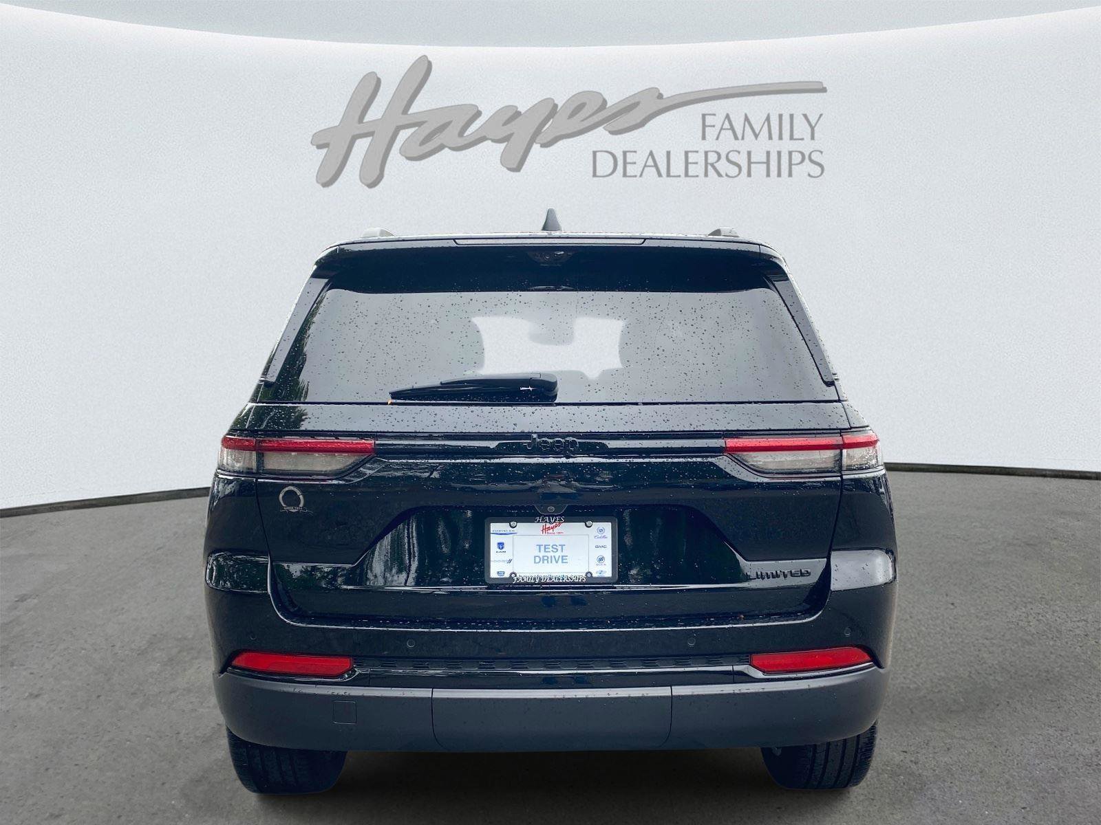 Used 2025 Jeep Grand Cherokee Limited w/ Luxury Tech Group II RWD image 4