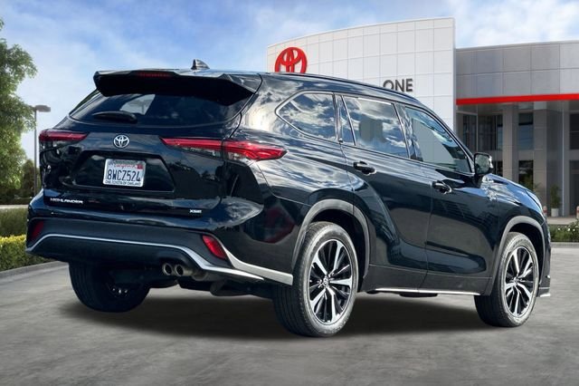 Used 2021 Toyota Highlander XSE image 4