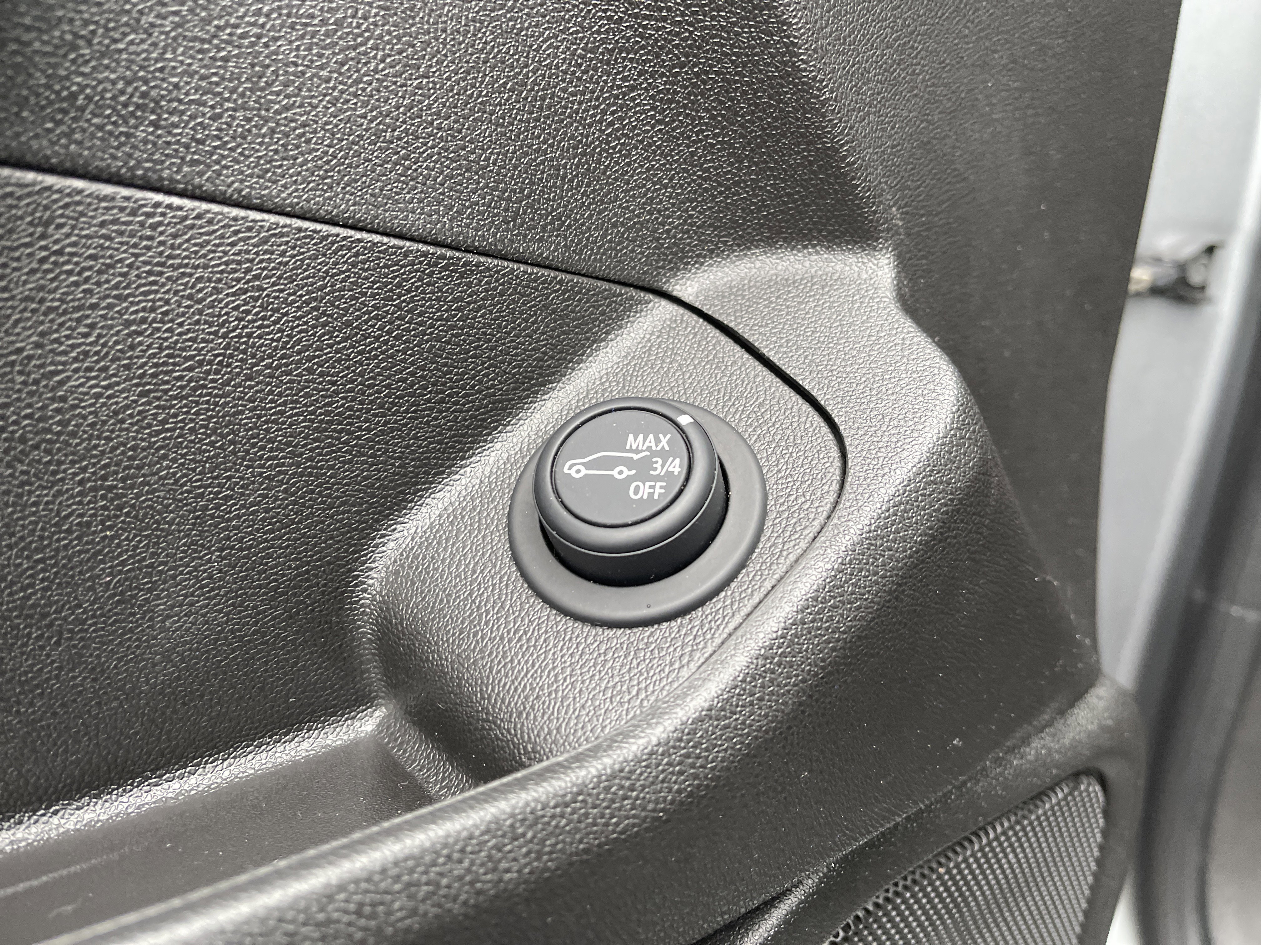 Used 2024 GMC Terrain SLT w/ Infotainment Package II image 17