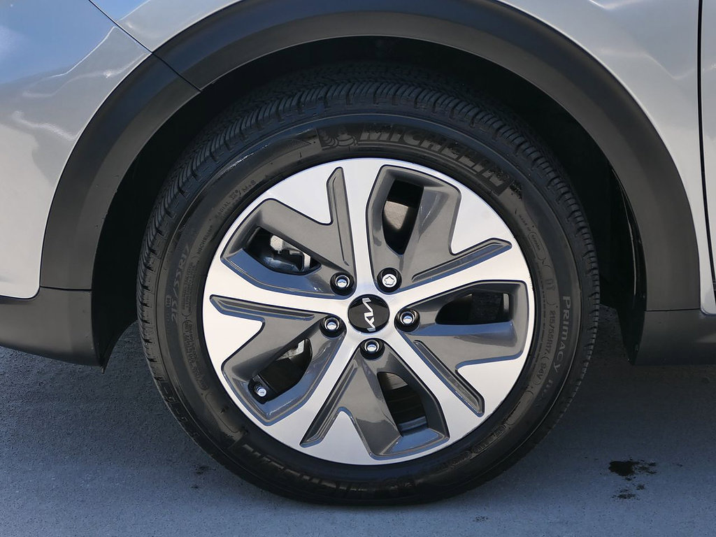 Used 2022 Kia Niro EX FWD image 10