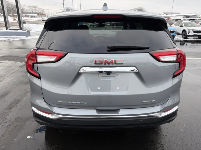 Used 2024 GMC Terrain SLT w/ Infotainment Package II image 4