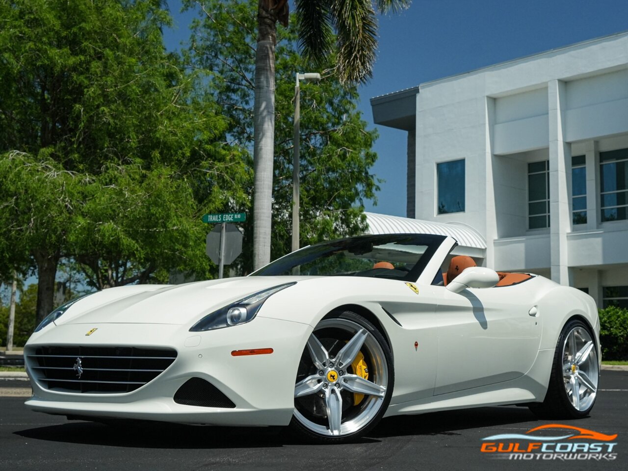 Used 2017 Ferrari California T RWD image 10