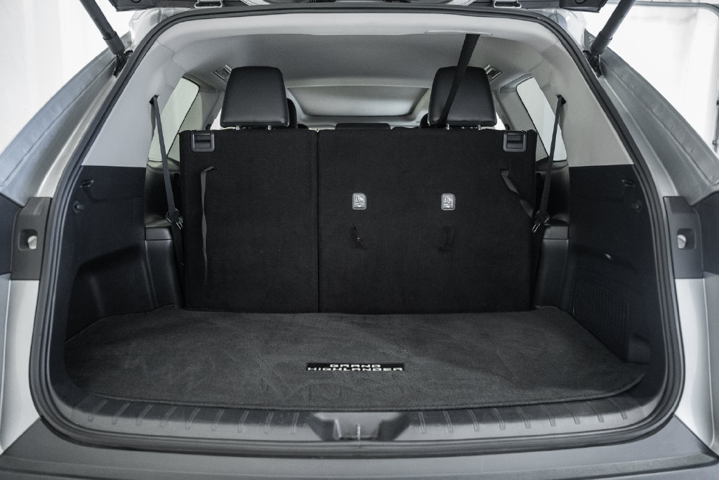 Used 2025 Toyota Grand Highlander AWD image 10