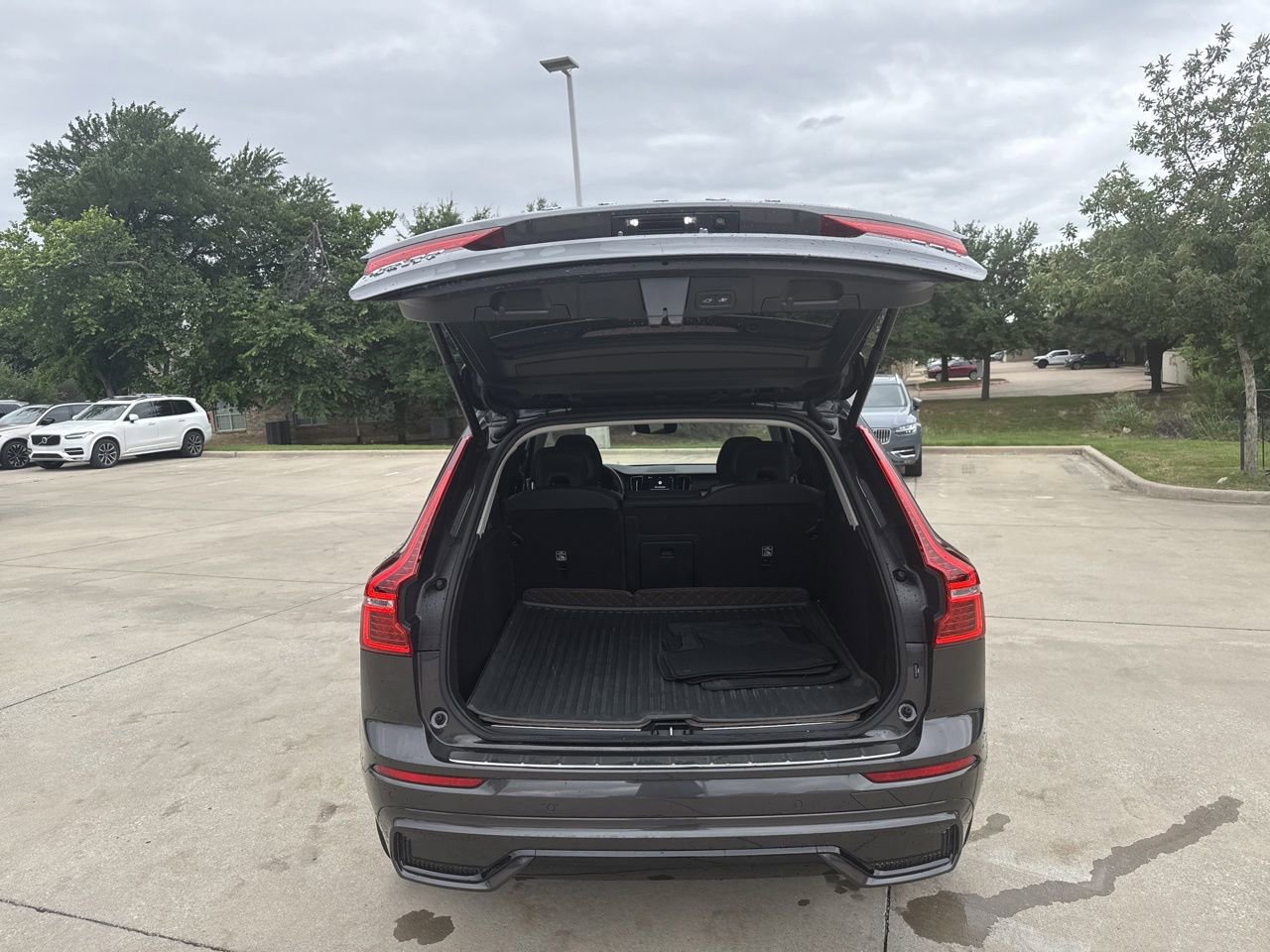 Used 2024 Volvo XC60 B5 Plus w/ Protection Package Premier AWD/4WD image 7