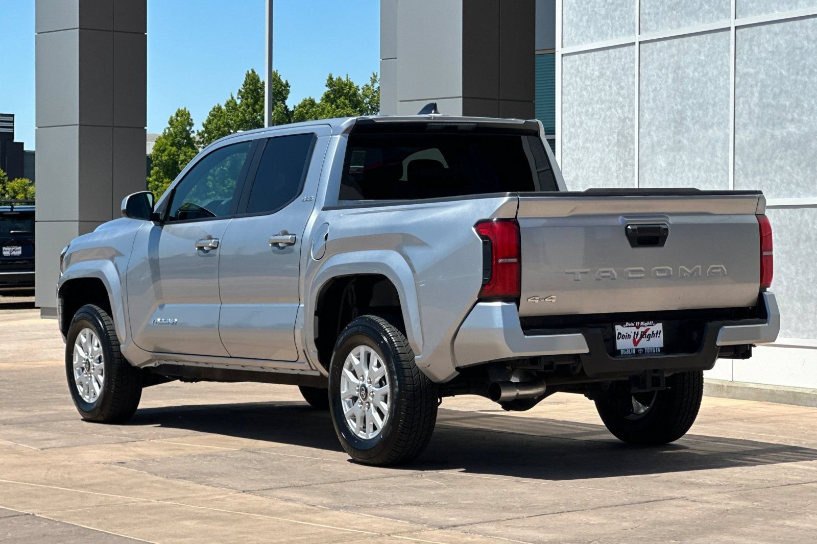 Used 2024 Toyota Tacoma SR5 AWD/4WD image 6
