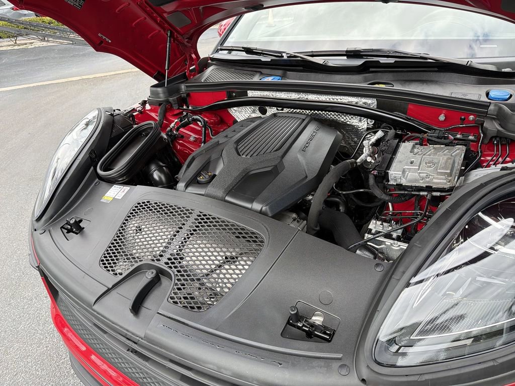 Used 2022 Porsche Macan w/ Premium Package Plus image 29