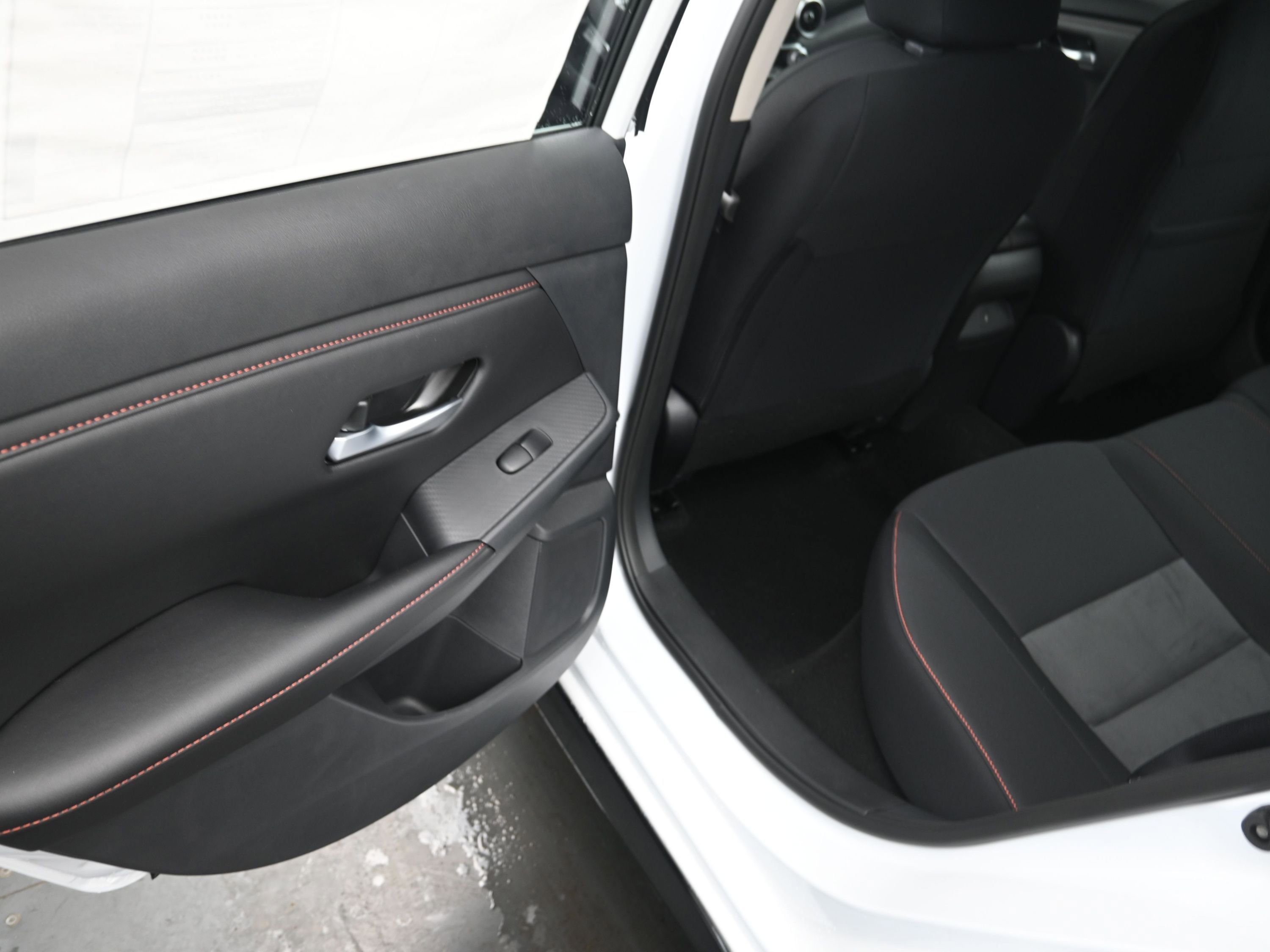 New 2025 Nissan Sentra SR w/ Midnight Edition image 17