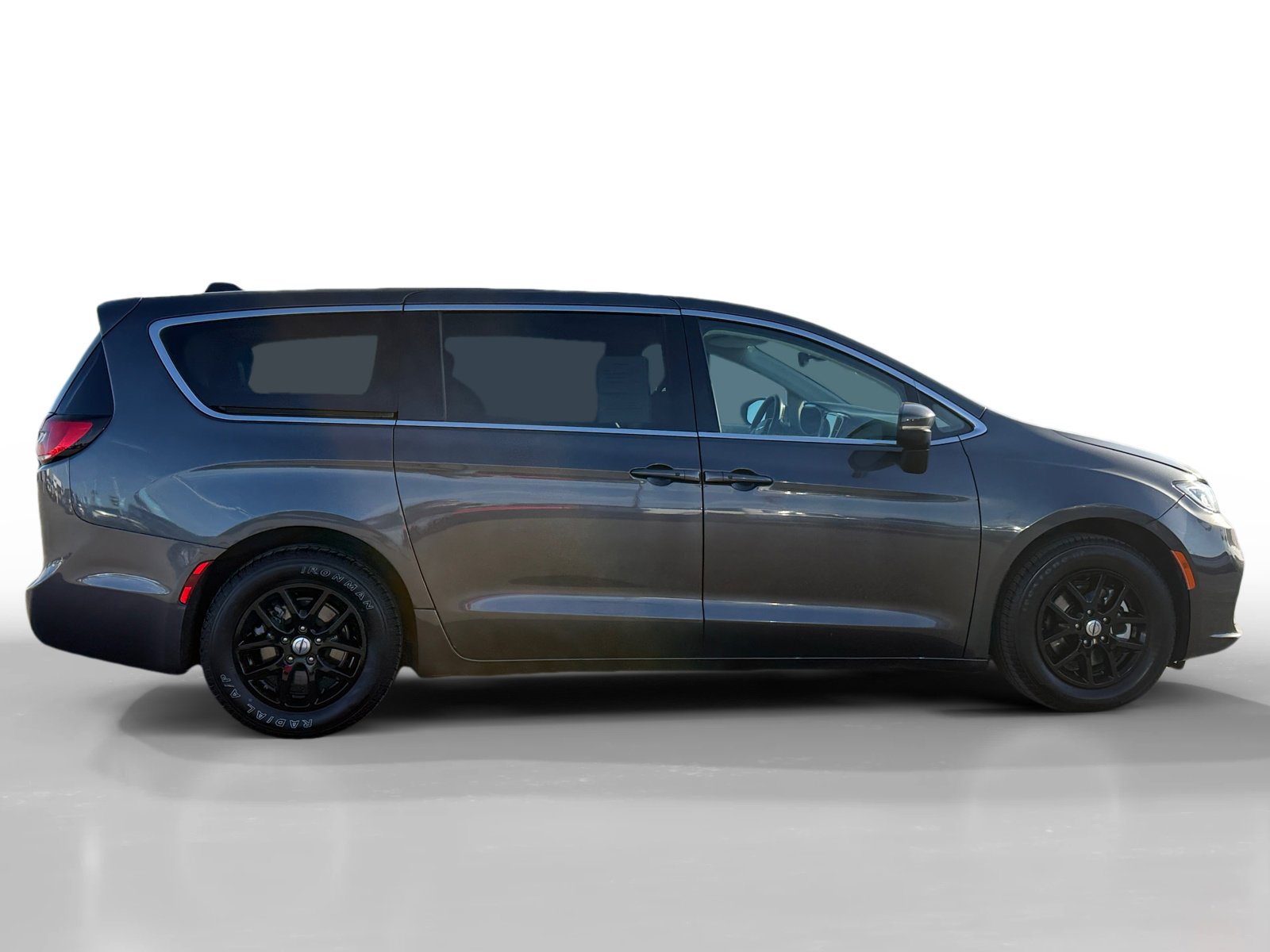 Used 2023 Chrysler Pacifica Touring-L image 6