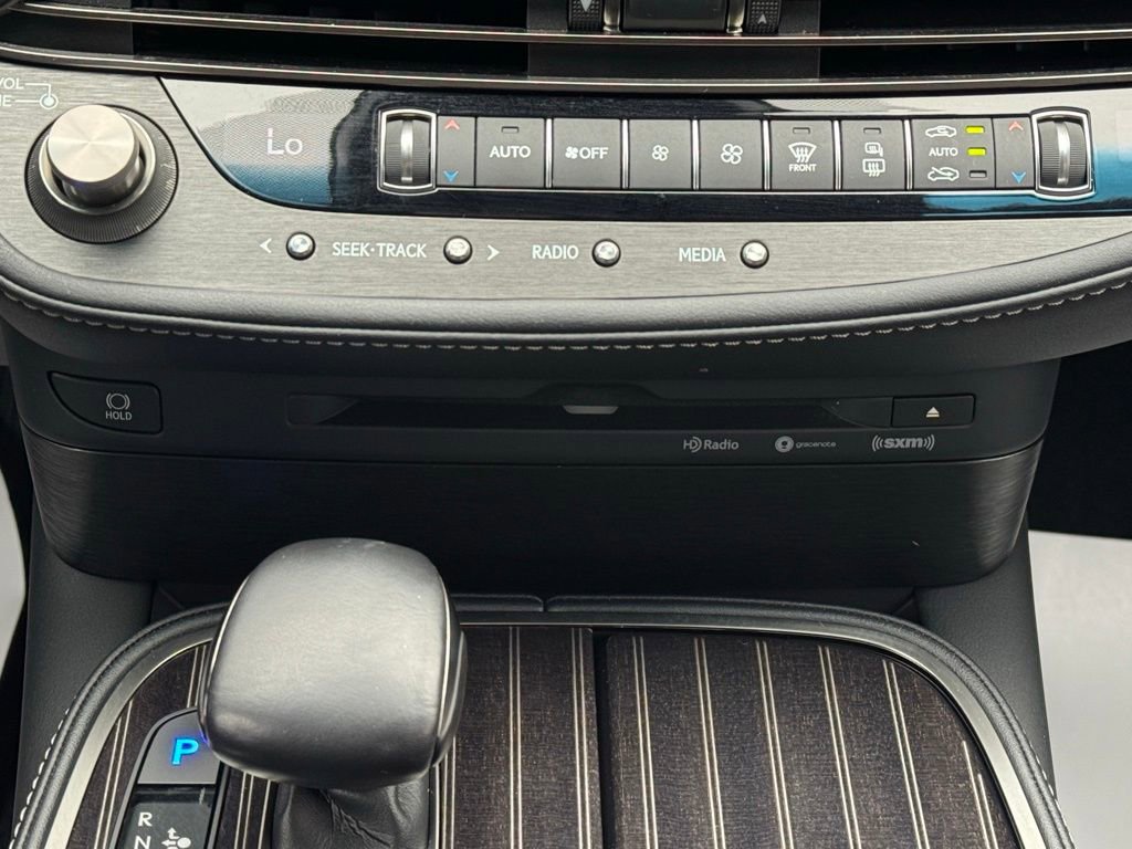 Used 2018 Lexus LS 500h AWD image 44