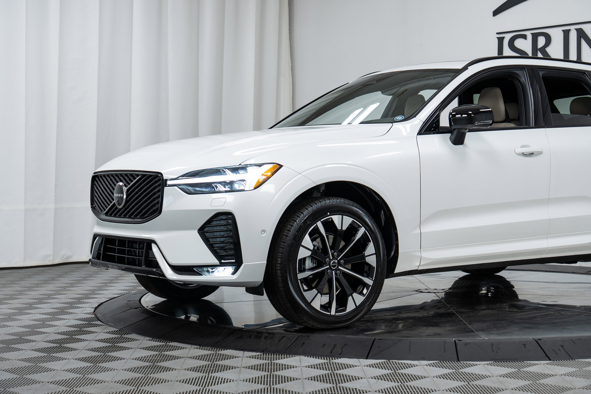 New 2026 Volvo XC60 B5 Plus w/ Climate Package image 25
