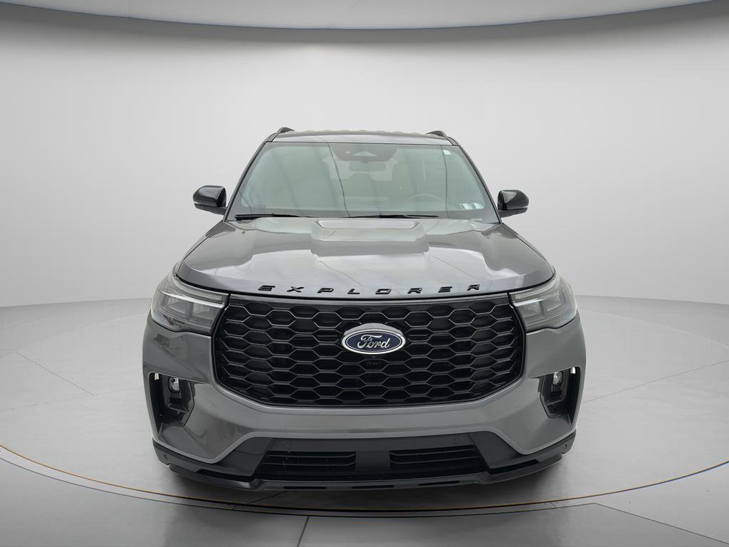 Used 2025 Ford Explorer ST-Line w/ ST-Line Street Pack AWD/4WD image 2