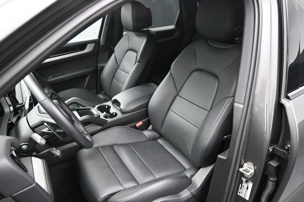 Certified 2025 Porsche Cayenne AWD/4WD image 5