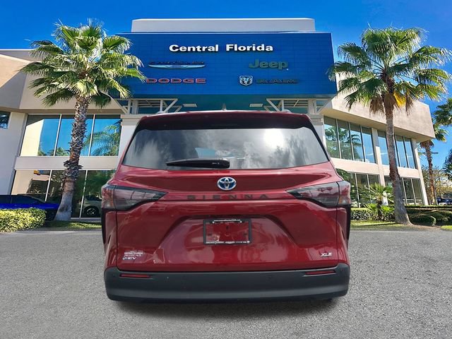 Used 2025 Toyota Sienna XLE FWD image 6