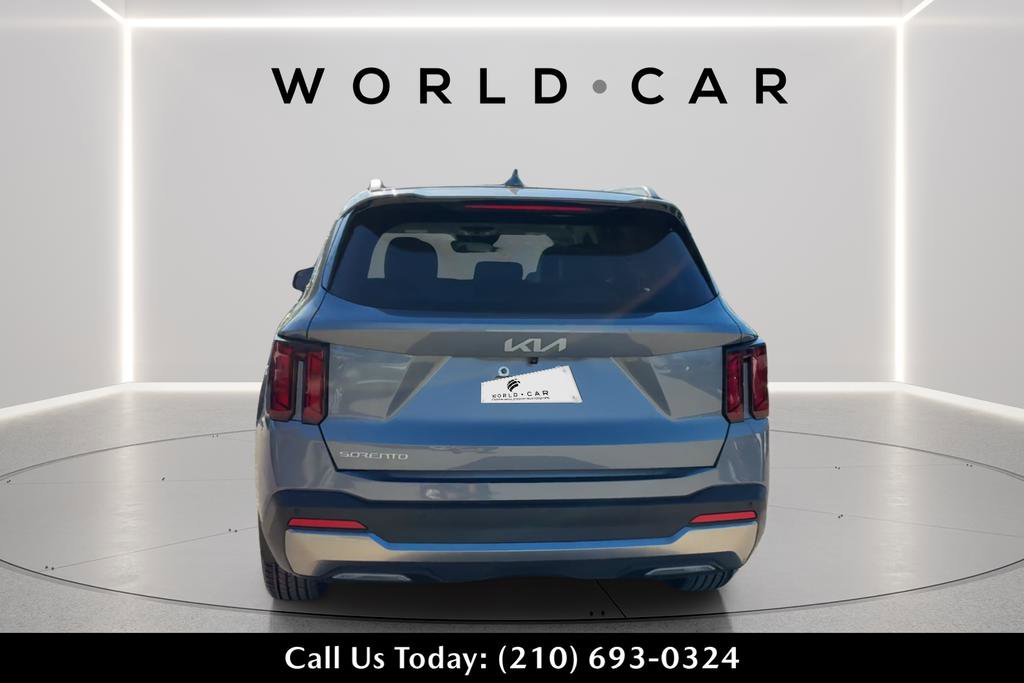 Certified 2025 Kia Sorento S w/ Panoramic Sunroof Package image 4