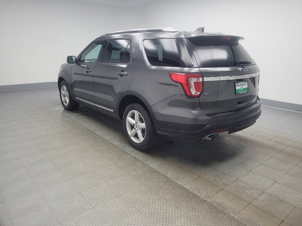 Used 2018 Ford Explorer XLT FWD image 3