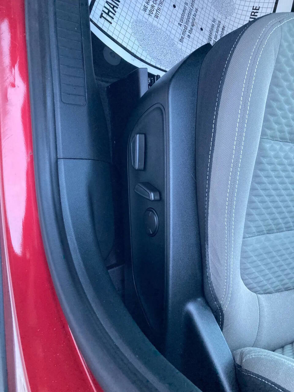 Used 2020 Ford Escape SE image 12