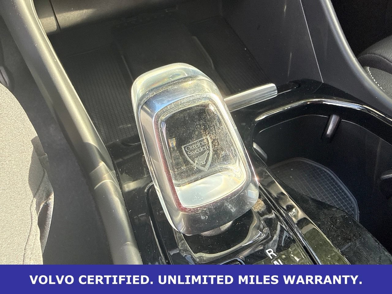 Certified 2025 Volvo XC40 B5 Plus AWD/4WD image 24