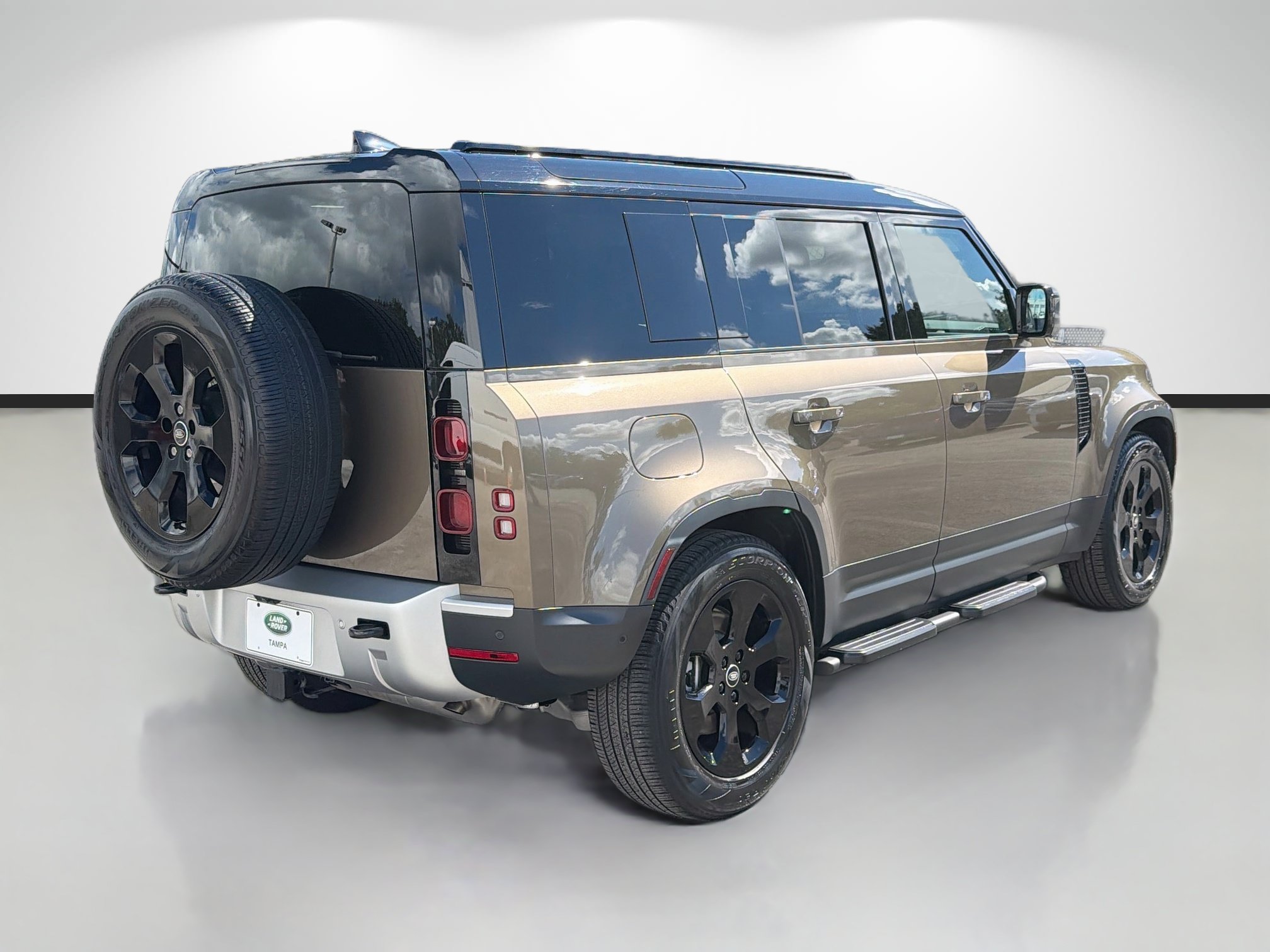 Used 2025 Land Rover Defender 110 S AWD/4WD image 5