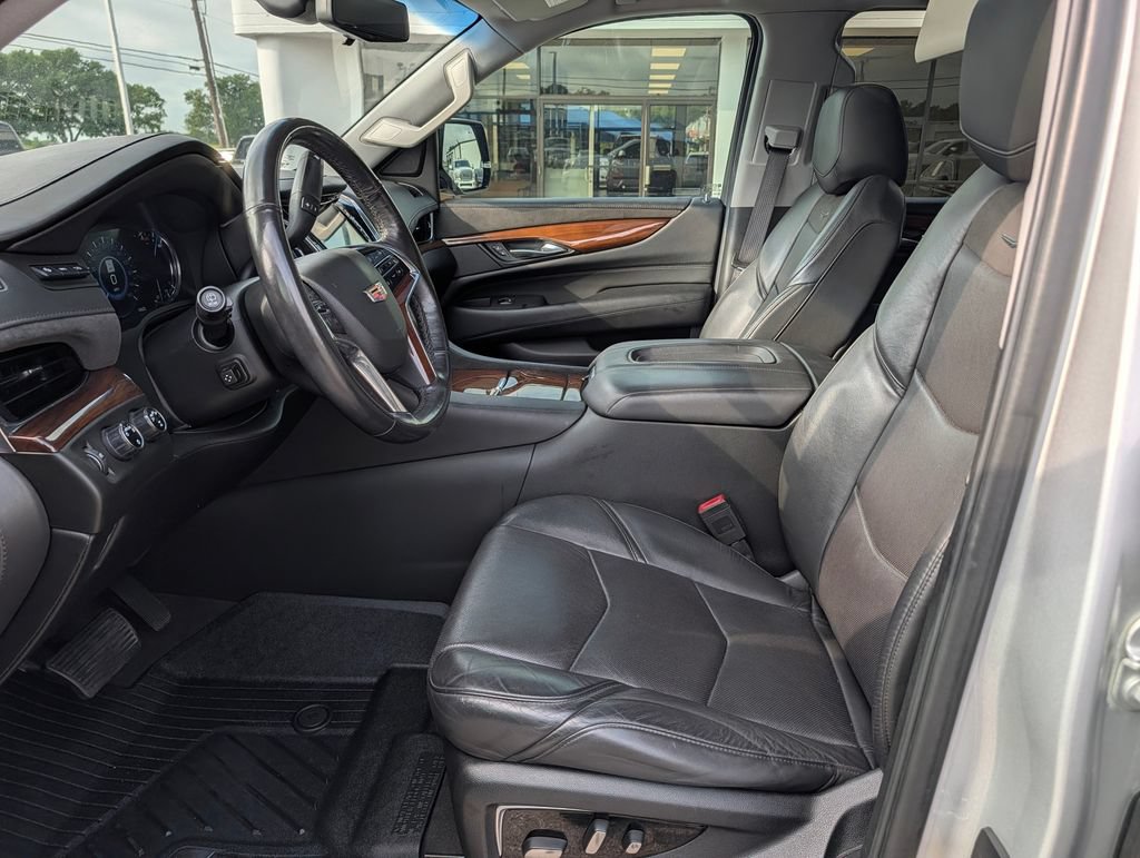 Used 2019 Cadillac Escalade ESV Premium Luxury w/ Escalade Sport Edition AWD/4WD image 25