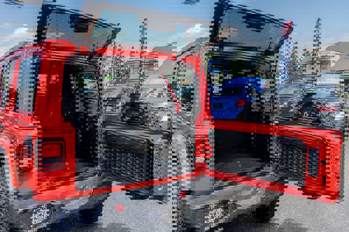 Used 2021 Jeep Wrangler Unlimited Sahara w/ Uconnect 4C Nav & Sound Group image 19