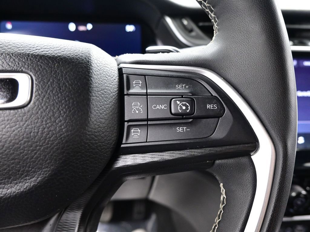 Used 2024 Jeep Grand Cherokee Altitude image 14