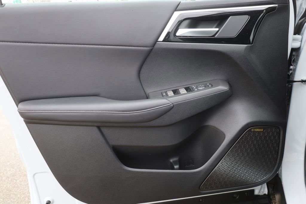 New 2025 Mitsubishi Outlander SE image 38