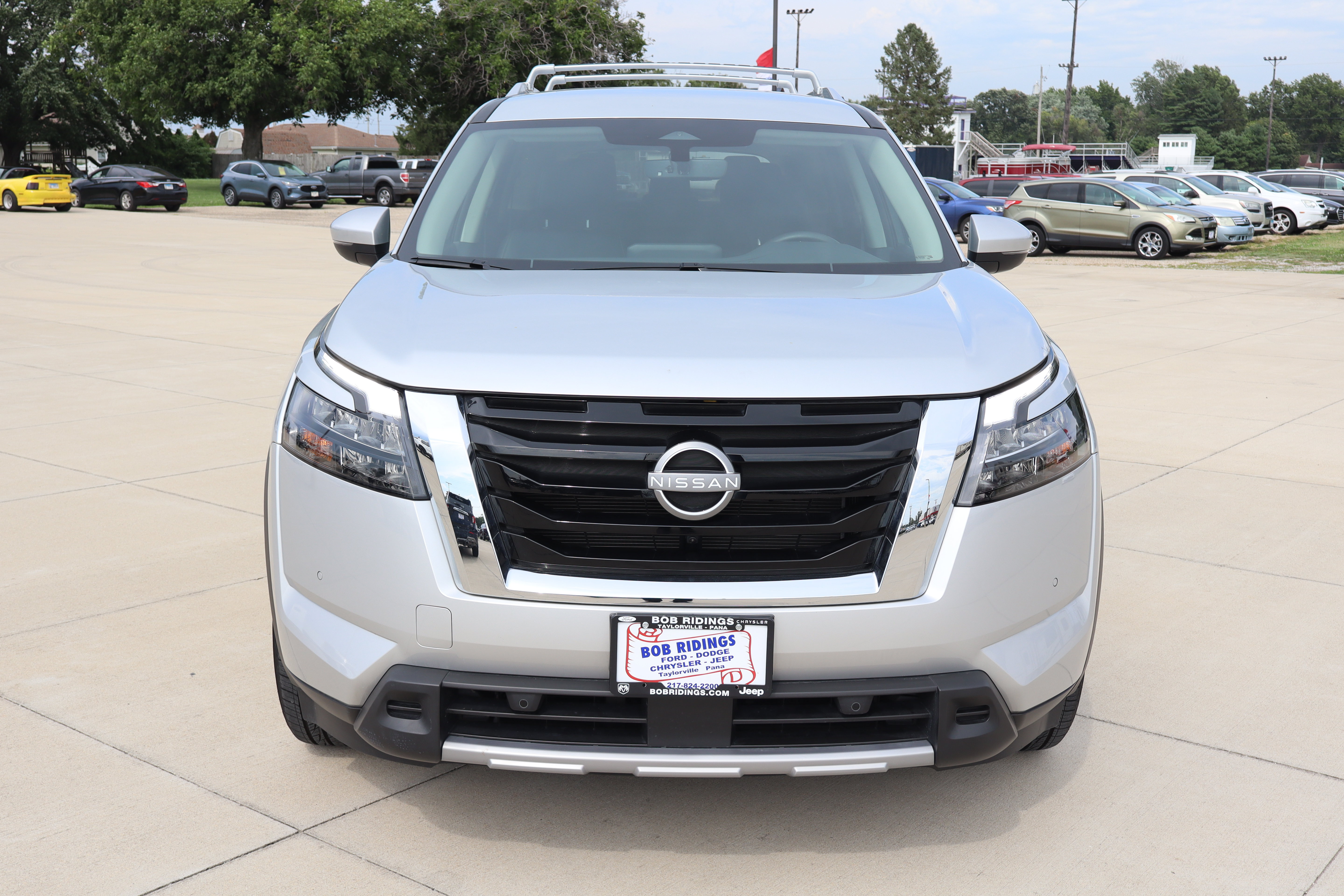 Used 2025 Nissan Pathfinder SL w/ Cargo Package AWD/4WD image 3