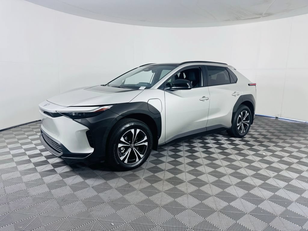 Used 2024 Toyota bZ4X XLE w/ Weather Package AWD/4WD image 4