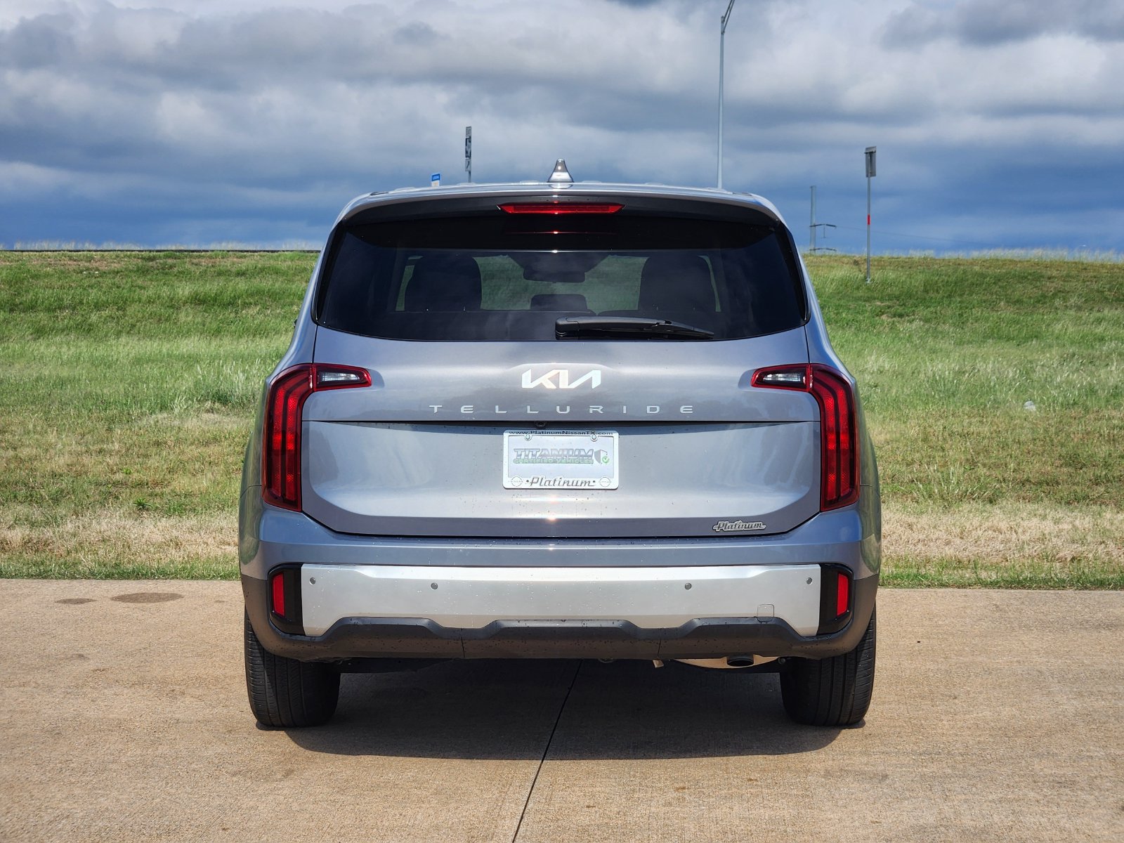 Used 2024 Kia Telluride LX FWD image 8