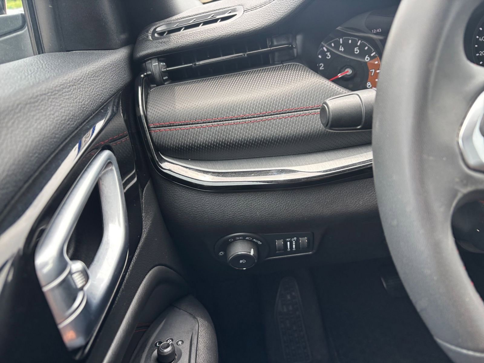 Used 2025 Jeep Compass Trailhawk AWD/4WD image 33