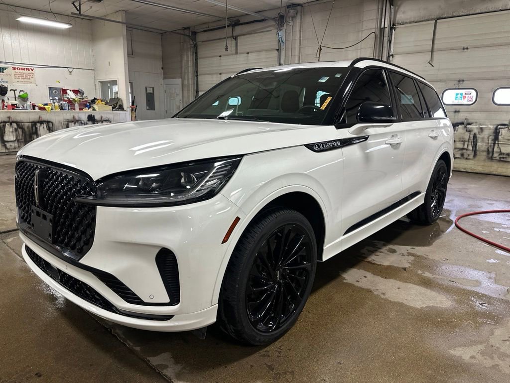 Used 2025 Lincoln Aviator Reserve w/ Equipment Group 201A AWD/4WD image 14