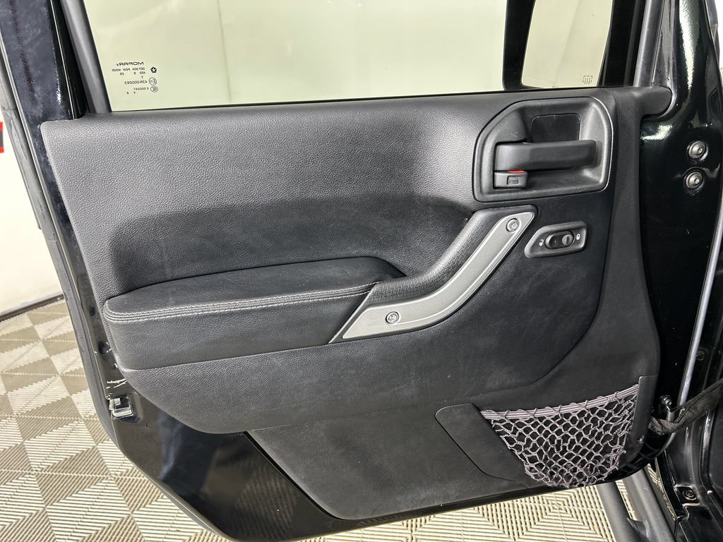 Used 2017 Jeep Wrangler Unlimited Rubicon AWD/4WD image 11