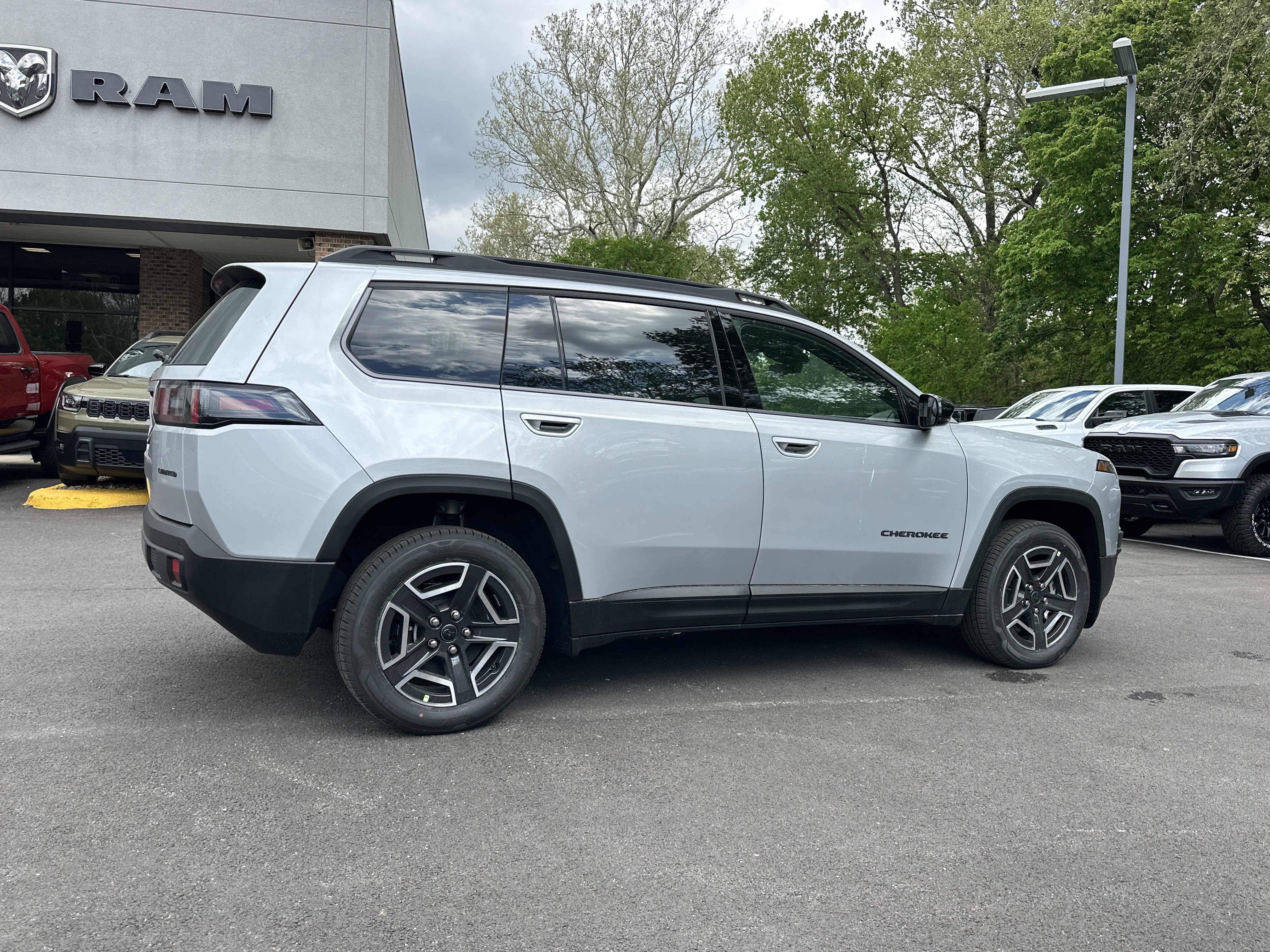 New 2026 Jeep Cherokee Limited AWD/4WD image 18
