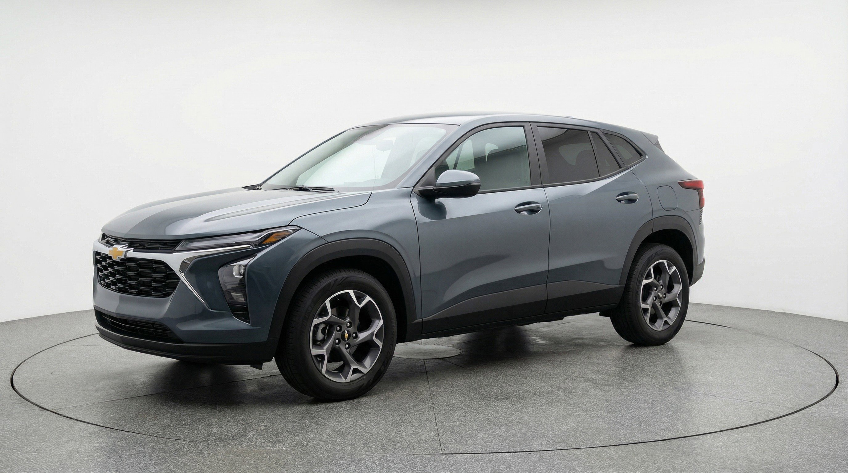 Used 2025 Chevrolet Trax LT FWD image 3