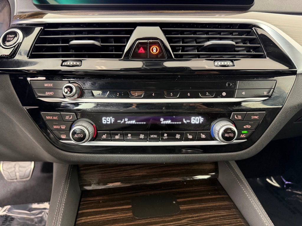 Used 2022 BMW M550i xDrive AWD/4WD image 32