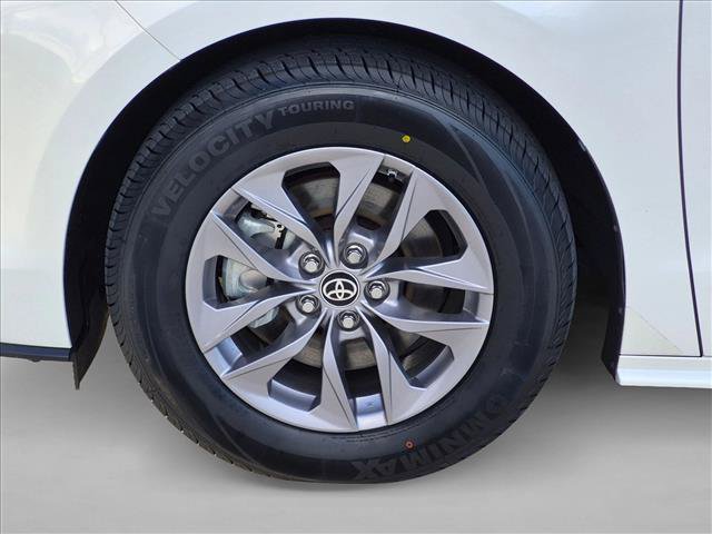 Certified 2021 Toyota Sienna XLE w/ XLE Plus Package FWD image 24