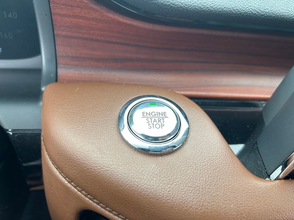 Used 2023 Lincoln Aviator Reserve w/ Equipment Group 201A image 17