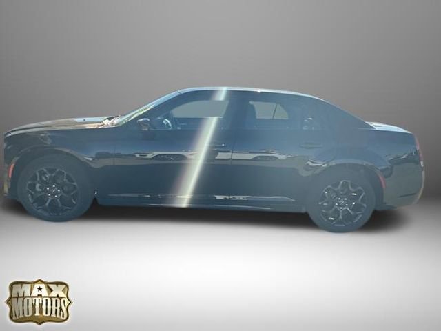 Used 2023 Chrysler 300 Touring L w/ Comfort Group image 5